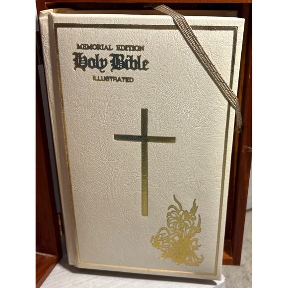 Holy Bible Memorial Edition Illustrated In Wood Box With Jesus Image 9.5 x 6.5" - Picture 3 of 16